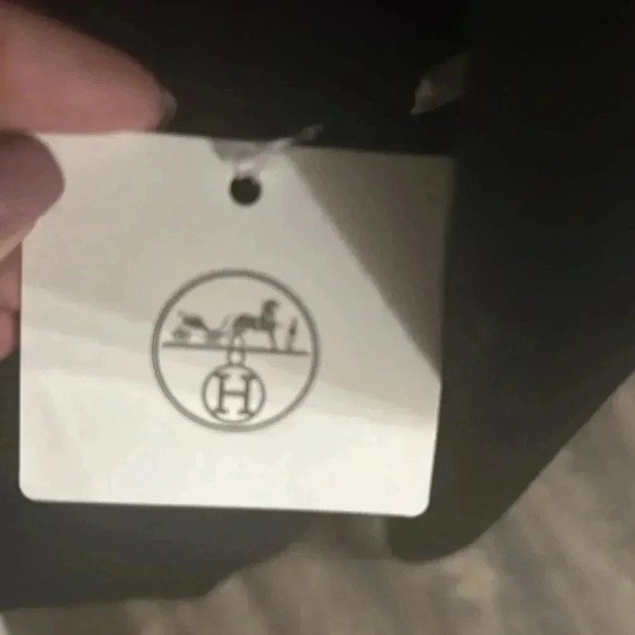 HERMES 100% Cashmere coat
NWT’s

8129 - Picture 8 of 10